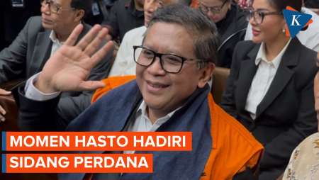 Hasto Tiba di Pengadilan, Disambut Pendukungnya