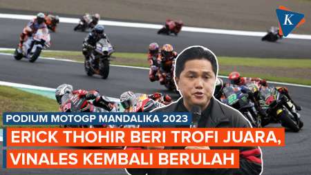 Erick Thohir Serahkan Trofi Juara MotoGP Mandalika ke Bagnaia, Vinales: Boleh Pinjam Seratus?