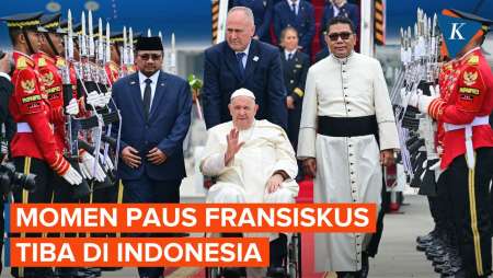 Detik-detik Paus Fransiskus Tiba di Indonesia