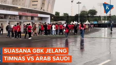 GBK Diguyur Hujan Jelang Kick Off Timnas Vs Arab Saudi