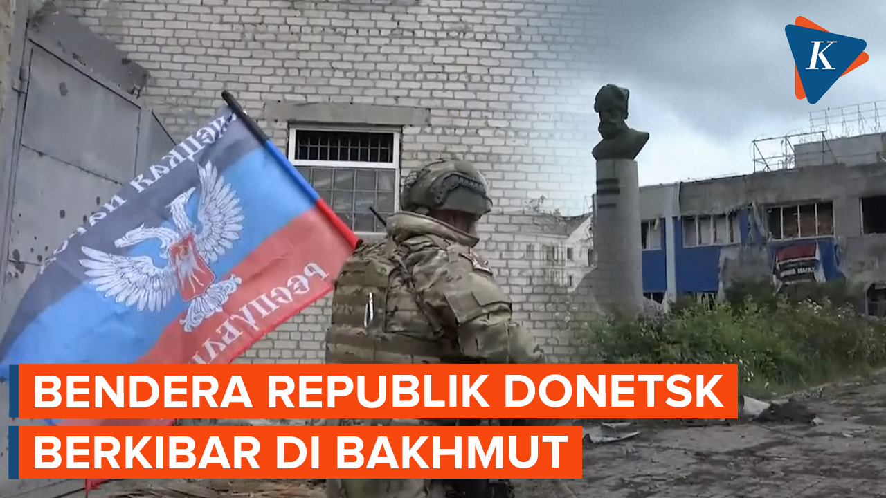 Bendera Republik Donetsk Berkibar di Tengah Bakhmut yang Porak-poranda