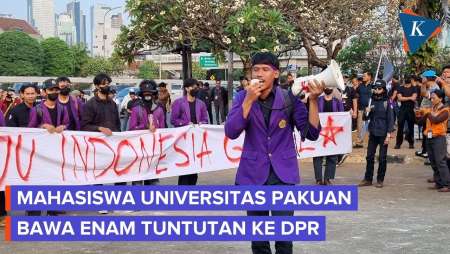Momen Mahasiswa Pakuan Demo Depan DPR, Bawa Enam Tuntutan