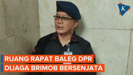 Brimob Bersenjata Lengkap Kawal Rapat UU Pilkada di DPR RI