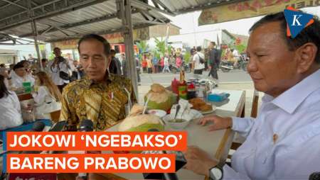 Momen Jokowi Makan Bakso Bareng Prabowo di Magelang