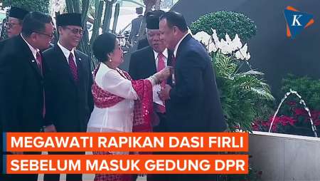 Megawati Rapikan Dasi Firli di Depan Menteri Basuki Saat Tiba di Gedung DPR