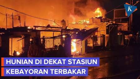 Kebakaran Hunian-Lapak Pedagang Dekat Stasiun Kebayoran