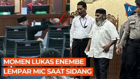 Lukas Enembe Lempar Mic hingga Periksa Tensi, Emosi Ditanya Jaksa…