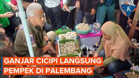 Ganjar Cicipi Pempek di Palembang, Warga Teriak: Orang Kita Nian