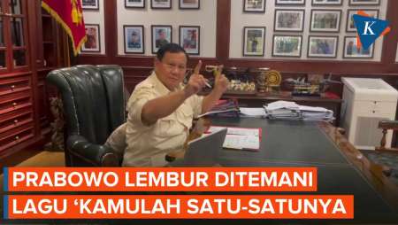 Momen Prabowo Lembur Ditemani Lagu Dewa 19 Sambil Asyik Bergoyang