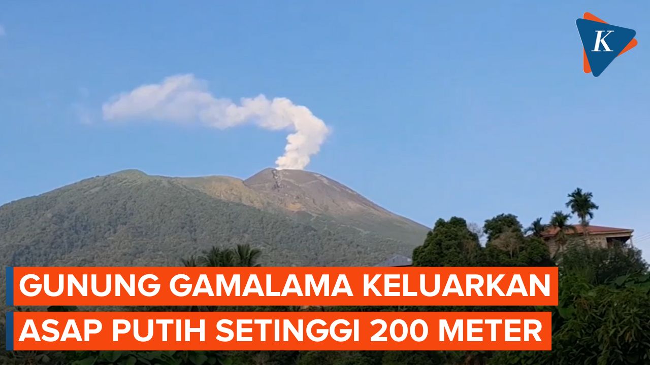 Gunung Gamalama di Ternate Keluarkan Asap Putih Setinggi 200 Meter