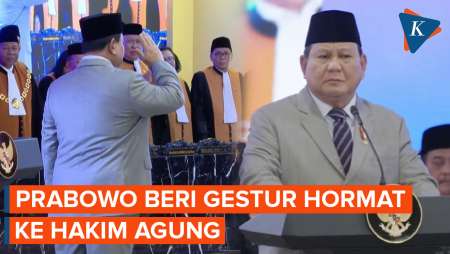 Detik-detik Prabowo Beri Gestur Hormat ke Hakim Agung