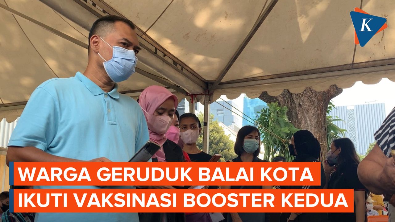 DKI Jakarta Mulai Vaksinasi Booster Kedua, Kantor Balai Kota Dipenuhi Warga