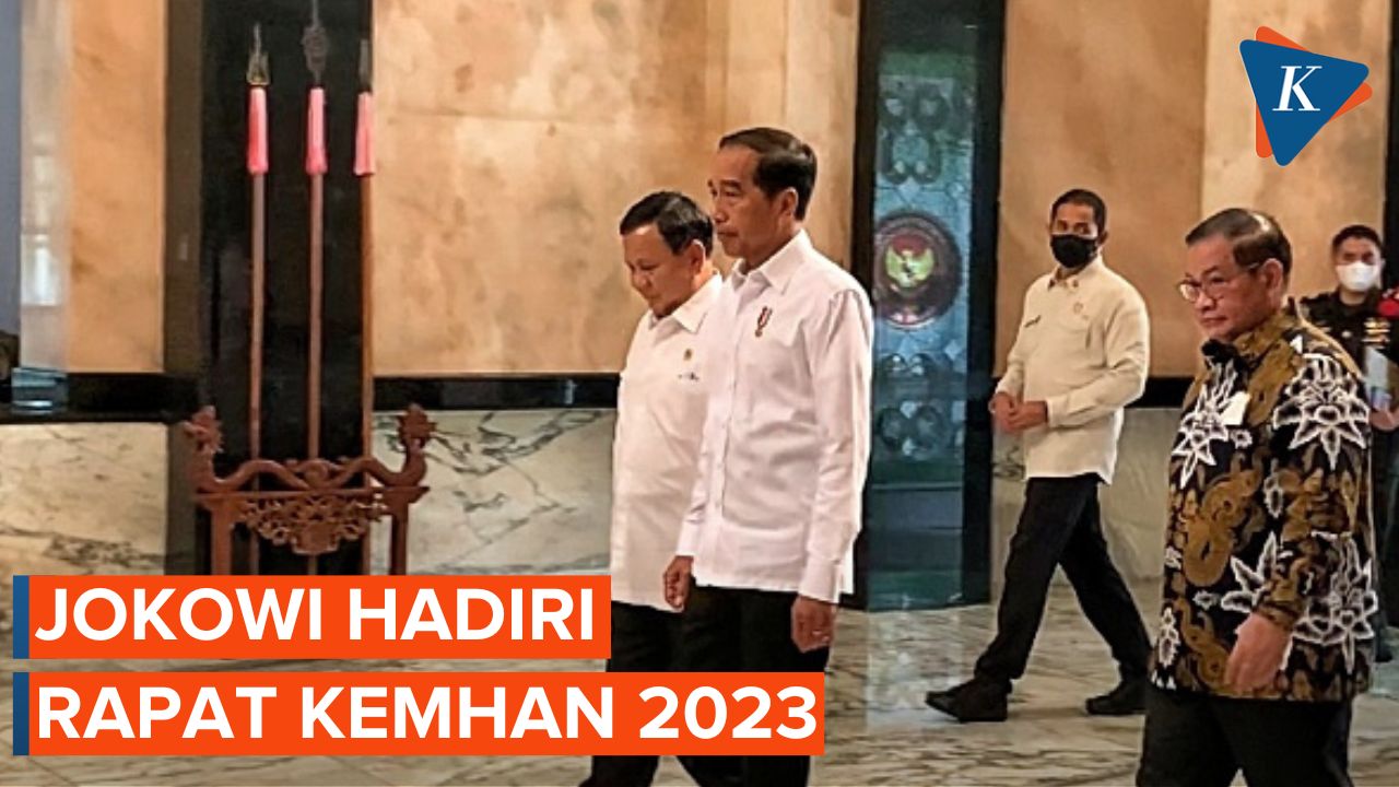 Jokowi Disambut Langsung Prabowo Saat Hadiri Rapim Kemenhan