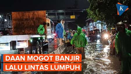 Jalan Daan Mogot Lumpuh akibat Banjir