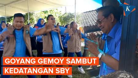 Momen SBY Disambut Goyang Gemoy Kader Partai Demokrat di Kebumen