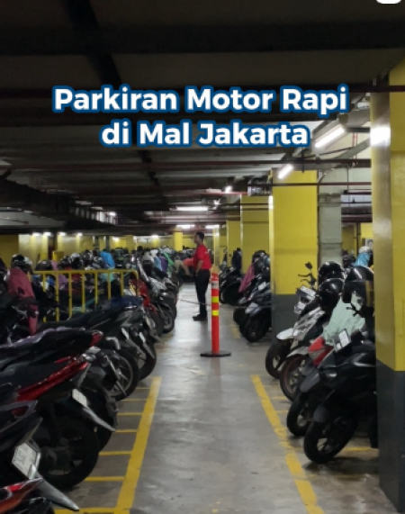 Parkiran Rapih di Mal Jakarta