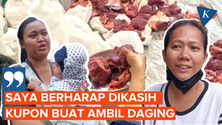 Warga Antusias Menantikan Pembagian Daging Kurban di Masjid Cut Meutia