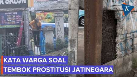 Cerita Warga Nekat Panjat Tembok Rel Jatinegara dan Tempat Prostitusi