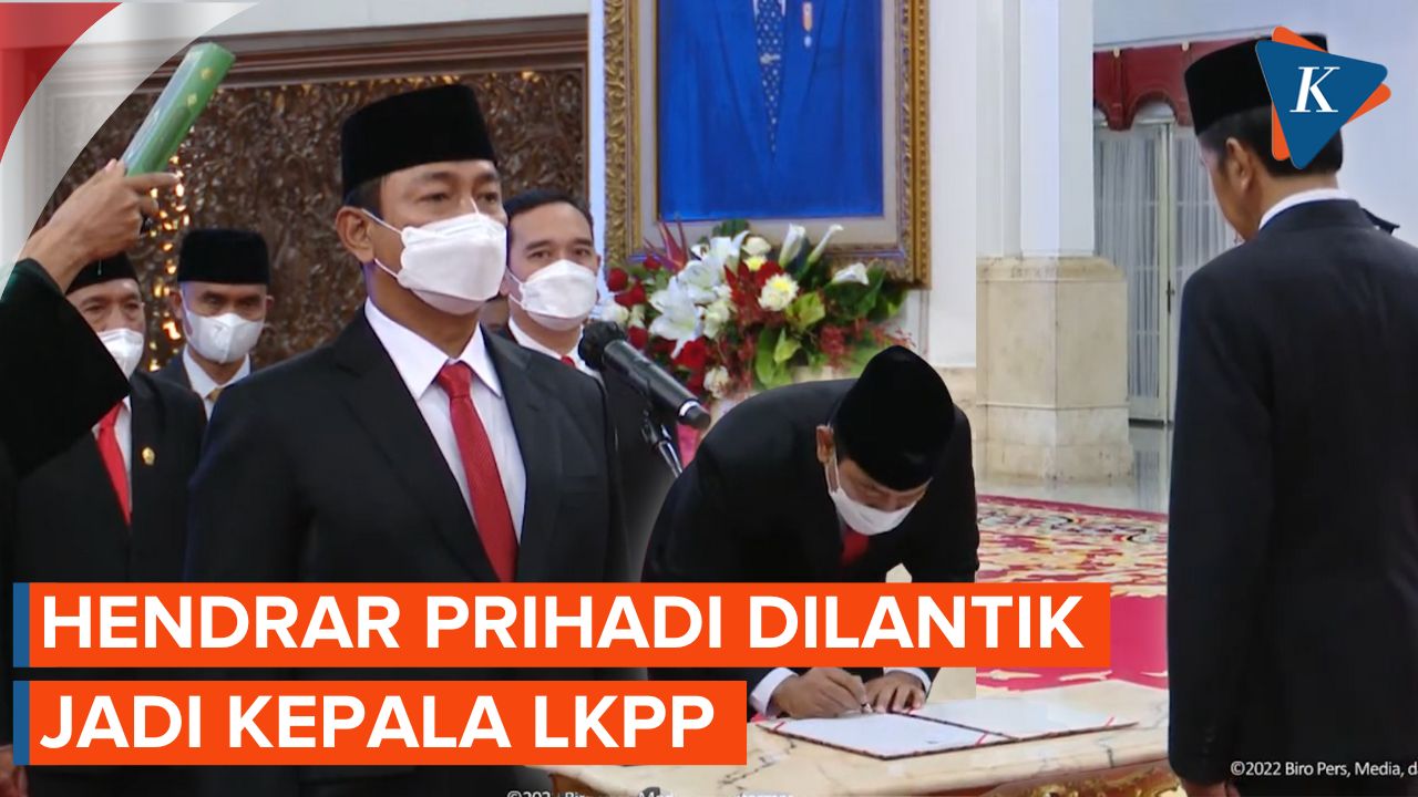 Jokowi Lantik Hendrar Prihadi Jadi Kepala LKPP