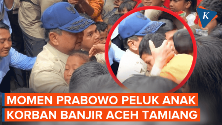 Momen Prabowo Bersimpuh Dan Peluk Anak Korban Bencana Di Aceh Tamiang