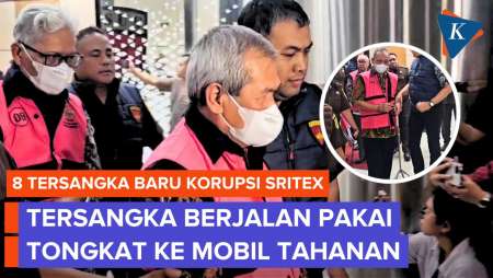 Tersangka Korupsi Sritex Digiring ke Mobil Tahanan, Ada yang Pakai Tongkat