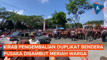 Kirab Pengembalian Duplikat Bendera Pusaka Disambut Meriah Warga