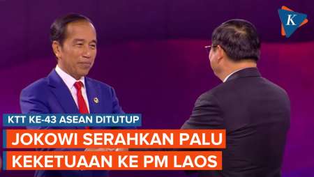 Momen Jokowi Serahkan Palu ke PM Laos, KTT Ke-43 ASEAN…