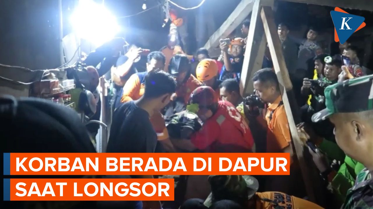 Evakuasi Warga Purworejo Tertimbun Longsor hingga 4 Jam