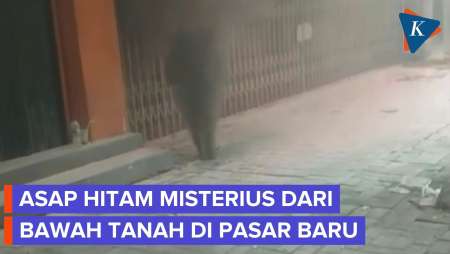 Asap Hitam Menyembur dari Bawah Tanah di Pasar Baru, Apa yang Terjadi?