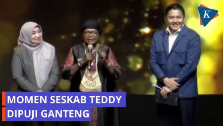 Ekspresi Seskab Teddy Dipuji Ganteng Oleh Kadinsos Papua
