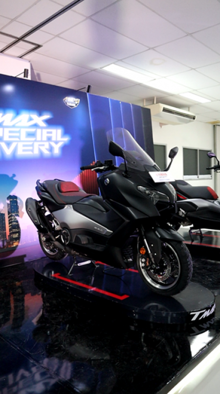 Yamaha Tmax Black MAX Tampil Garang Dengan Livery Spesial 25 Tahun Yamaha MAXi