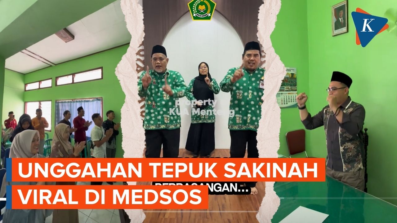 Pasangan muda melakukan Tepuk Sakinah