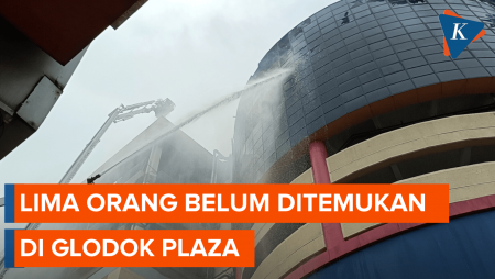 Lima Orang Belum Ditemukan di Glodok Plaza yang Terbakar