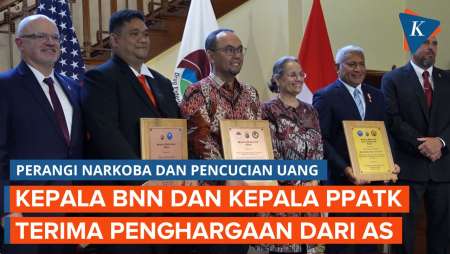 Momen Kepala BNN dan PPATK Terima Penghargaan Superior dari AS