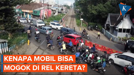 Kenapa Mobil Mogok di Rel Kereta?