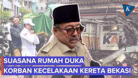 Momen Rano Karno Datangi Rumah Duka Korban Kecelakaan Kereta Bekasi