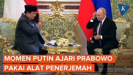 Momen Putin Ajari Prabowo Pakai Alat Penerjemah Bahasa