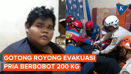 Proses Evakuasi Pria Berbobot 200 Kg, Diangkut 9 Orang