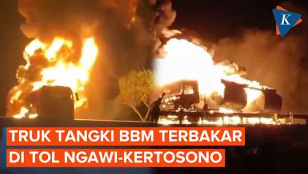 Detik-detik Truk Tangki Bermuatan BBM Terbakar di Tol Ngawi