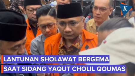 Momen Pendukung Bersholawat Saat Yaqut Jalani Sidang Dugaan Korupsi Kuota Haji
