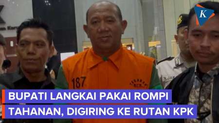 Momen Bupati Langkat Syah Afandin Digiring Ke Rutan KPK Pakai Rompi Tahanan Oranye