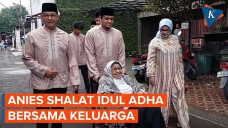 Momen Anies Shalat Idul Adha bersama Keluarga di Masjid Dekat Rumahnya