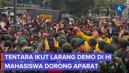 TNI Bantu Polisi Halangi Demo di Bundaran HI, Mahasiswa Dorong Aparat
