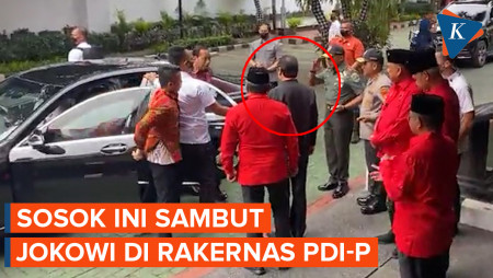 Bukan Ganjar, Ternyata Sosok Ini yang Sambut Pertama Jokowi di Rakernas PDI-P