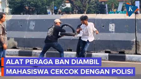 Momen Mahasiswa Demo Cekcok Dengan Polisi Di Patung Kuda