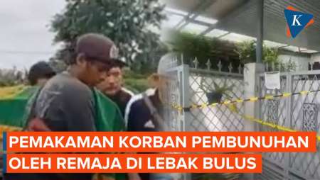 Momen Pemakaman Ayah dan Nenek Korban Pembunuhan Remaja di Lebak Bulus, Penuh Tangis Haru