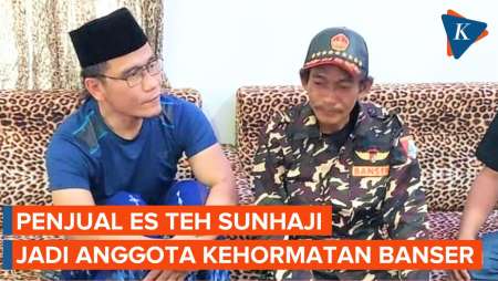 Datang ke Ponpes Miftah, Penjual Es Teh Sunhaji Jadi Anggota Kehormatan Banser