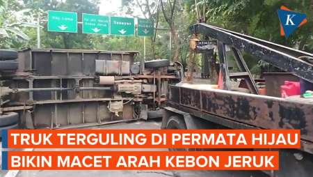  Truk Terguling di Permata Hijau Sebakan Lalin Arah Kebon Jeruk Macet 