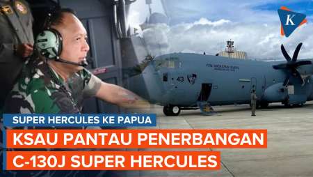 Momen KSAU Duduk di Belakang Pilot Super Hercules C-130J, Pantau Penerbangan ke Papua!
