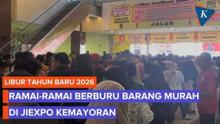 Libur Tahun Baru, Warga Antre Panjang Demi Berburu Barang Murah Di Big Bang Festival